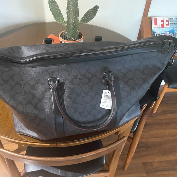 It’s a brand new coach bag.I bought in Montreal last week. - Picture 5 of 6